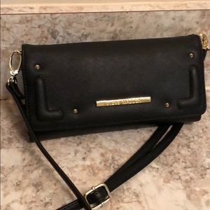 Wallet crossbody by Steve Madden